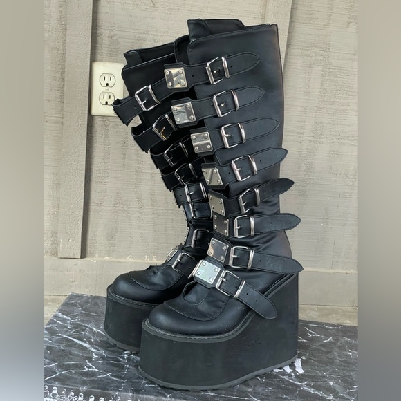 Demonia Slayeress Buckle Swing-815 Platform Boots - Picture 1 of 3
